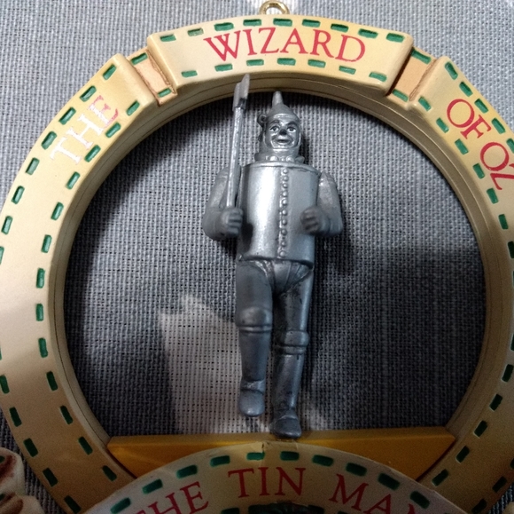 *Enesco Three Wizard of Oz Ornaments* - Picture 7 of 16